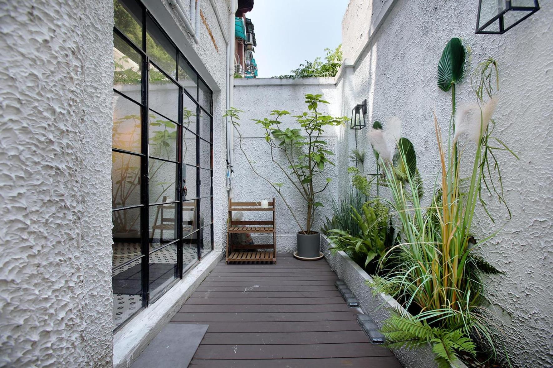Shanghai Downtown Hills Boutique Guesthouse - Near Metro Line 7, Exit 3, Changping Road Номер фото